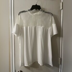 🛍️NEW New York & Company XL White Top With Lace